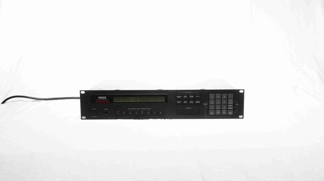 Yamaha -  TX802 FM Tone Generator