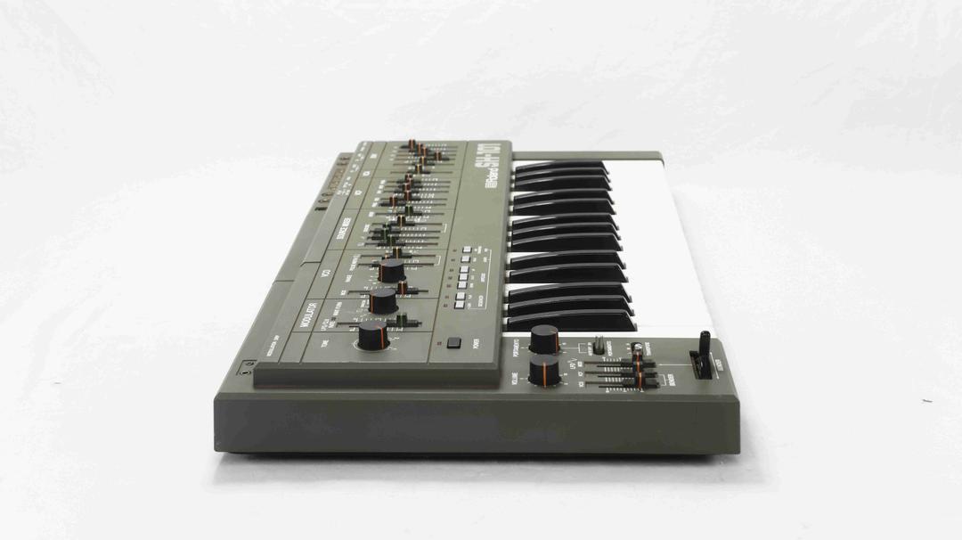 Roland - SH-101 Monophonic Analog Synthesizer