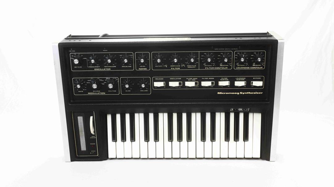 Moog -  Micromoog Analogue Synthesizer