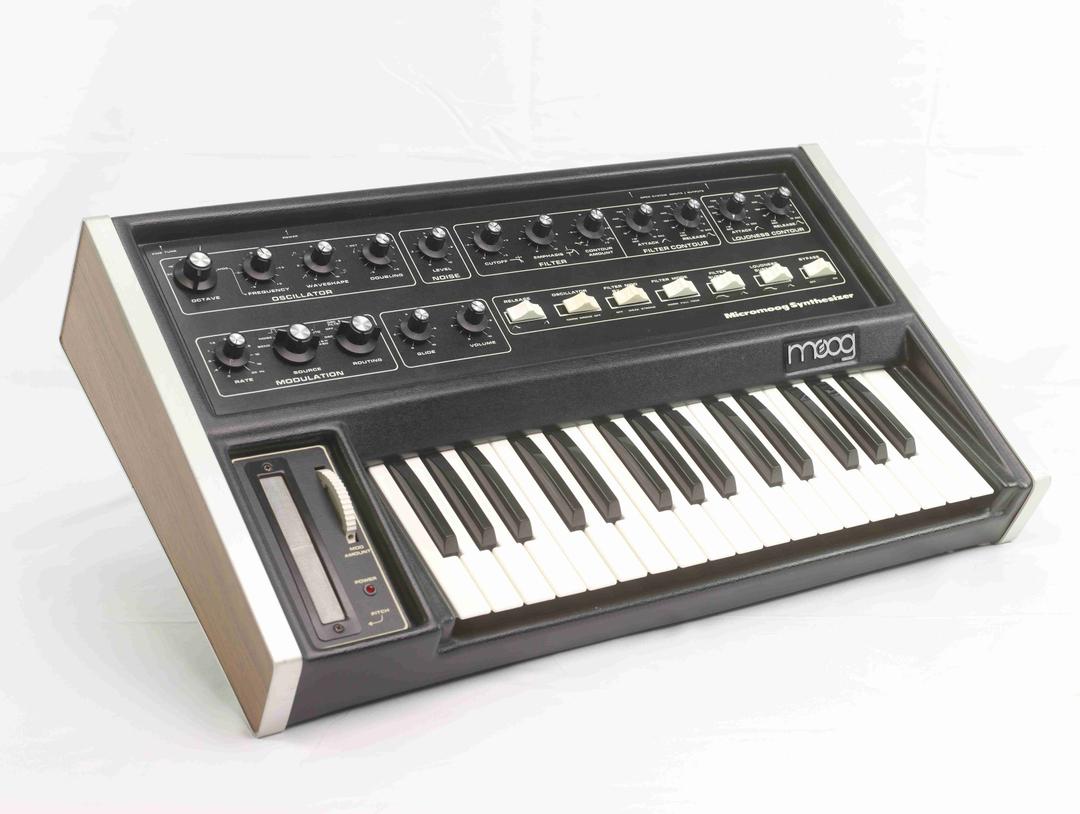Moog -  Micromoog Analogue Synthesizer
