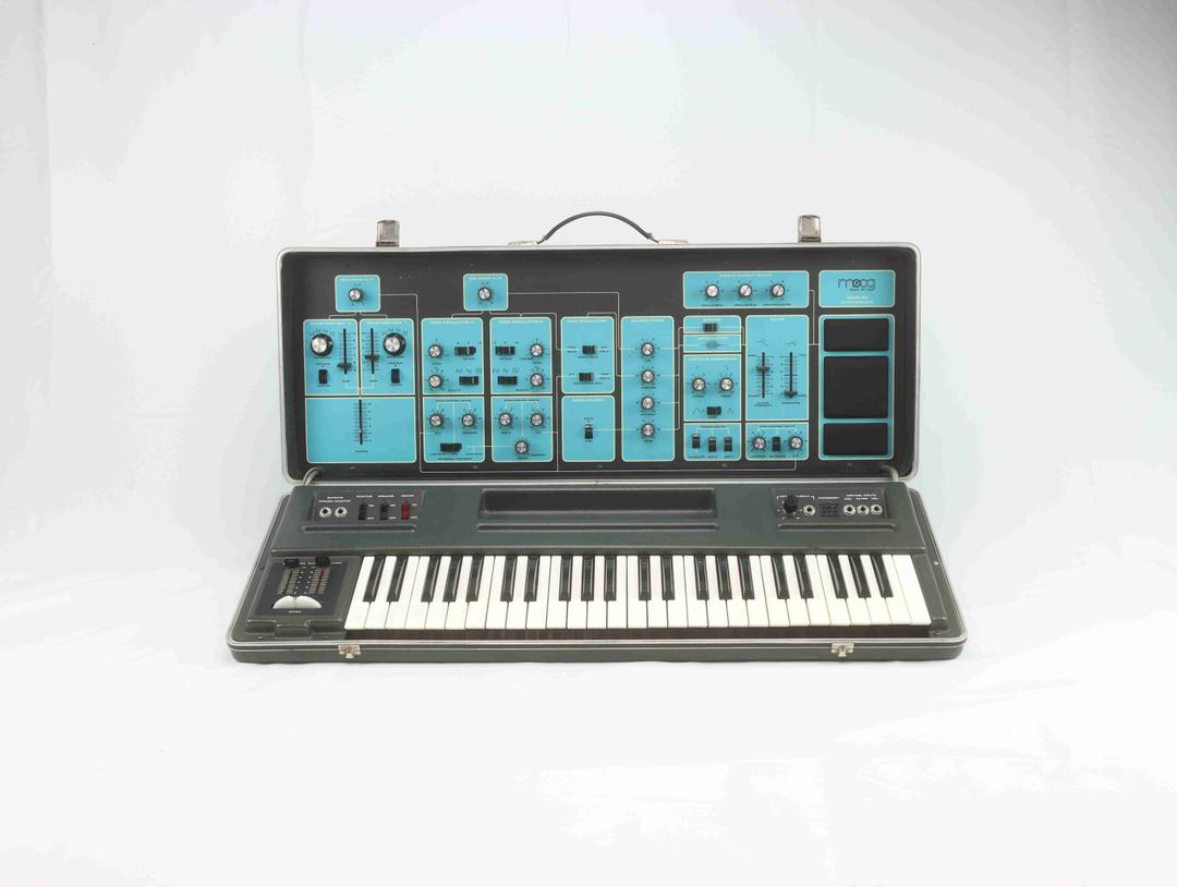 Moog -  Sonic Six