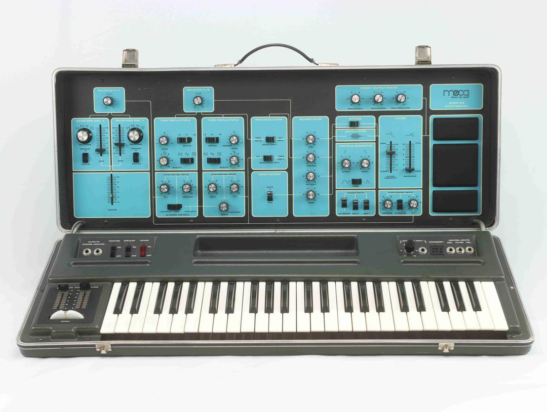 Moog -  Sonic Six
