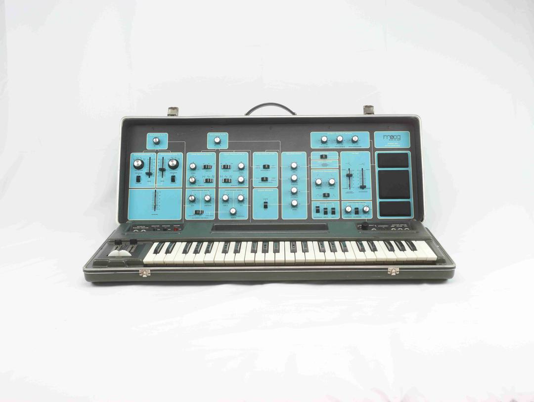 Moog -  Sonic Six
