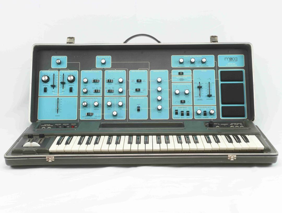 Moog -  Sonic Six