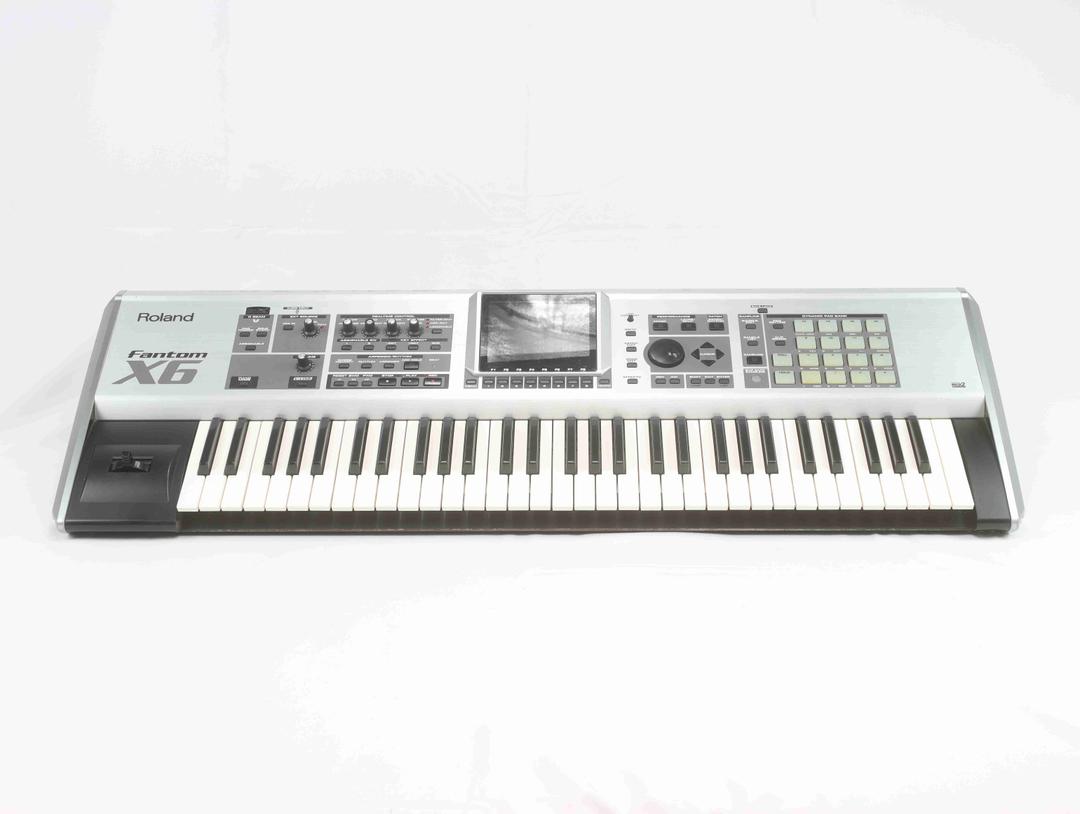 Roland Fantom X6