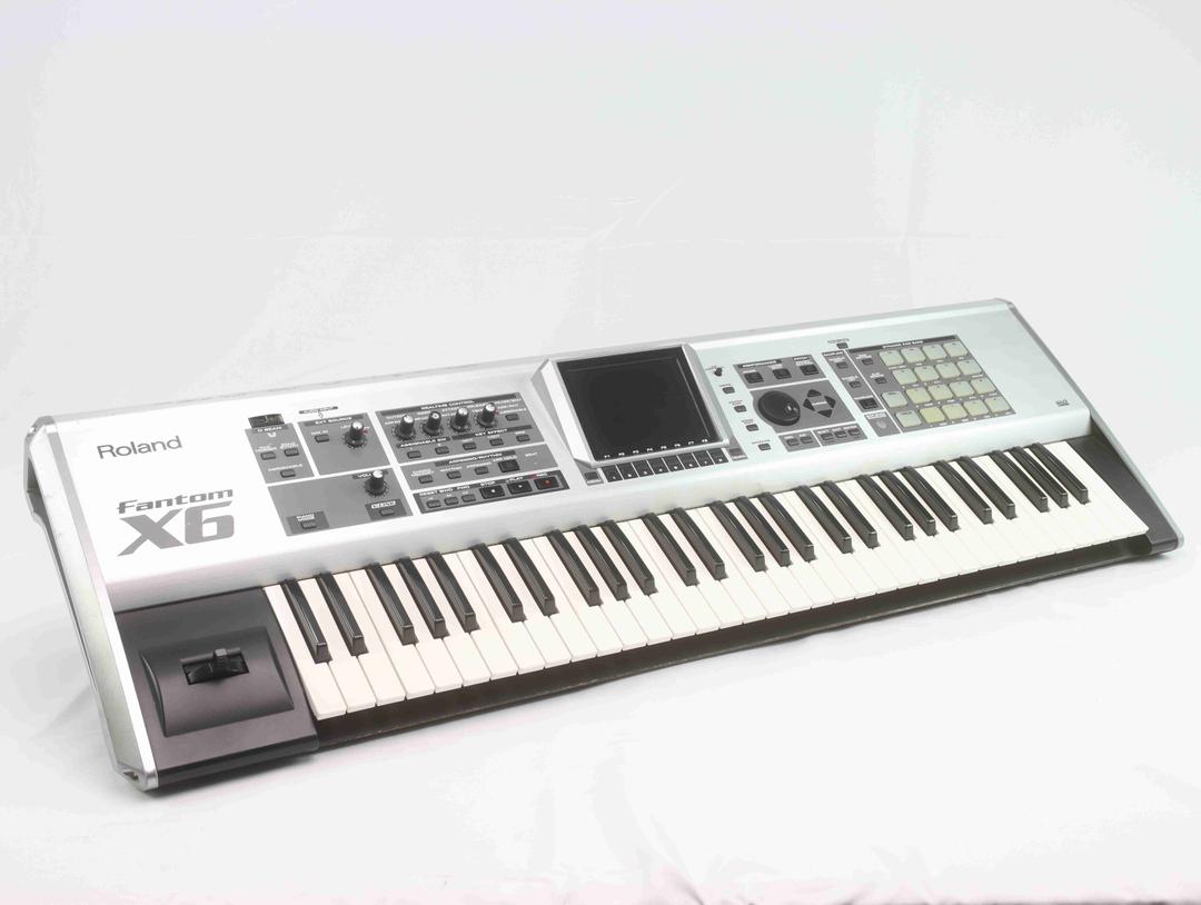 Roland Fantom X6