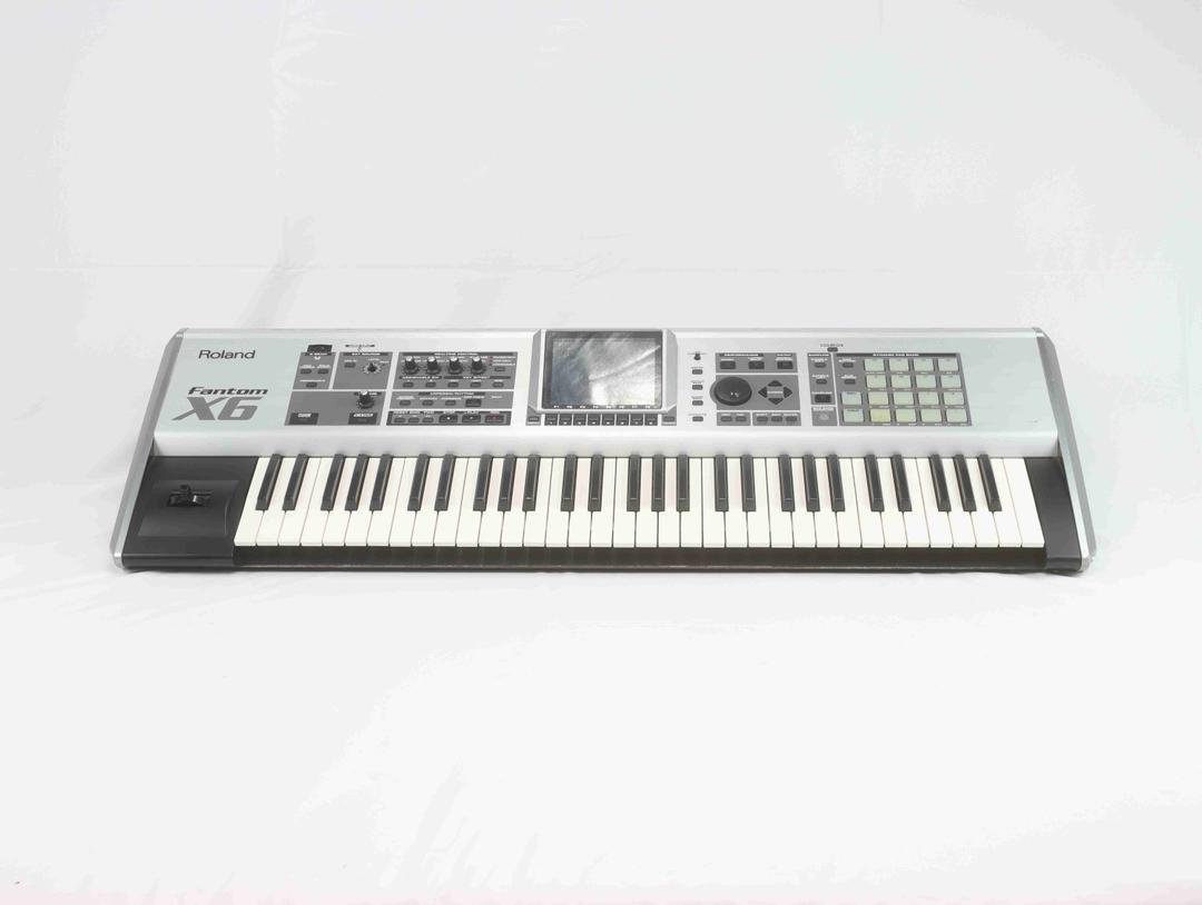 Roland Fantom X6
