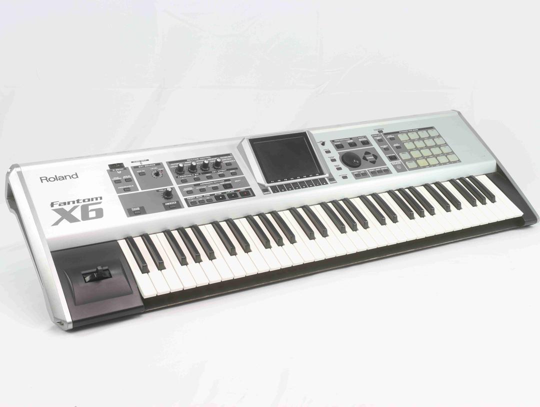 Roland Fantom X6