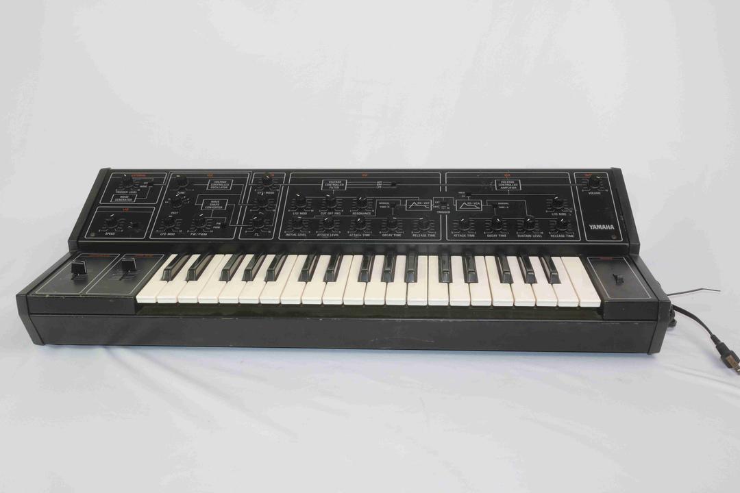 Yamaha -  CS-10 Analog Synthesizer