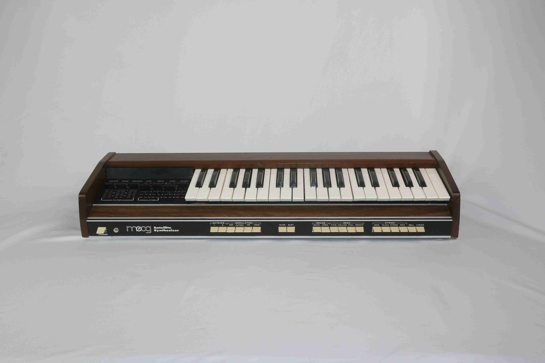 Moog -  Satellite analogue synthesizer