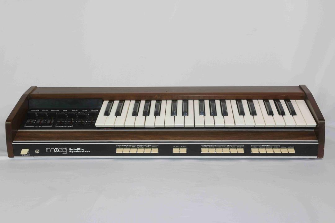 Moog -  Satellite analogue synthesizer