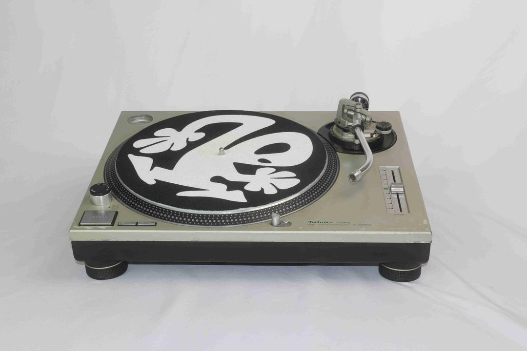 Technics -  SL-1200 Mk2 Turntable