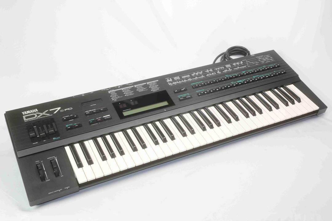 Yamaha -  DX7 IIFD