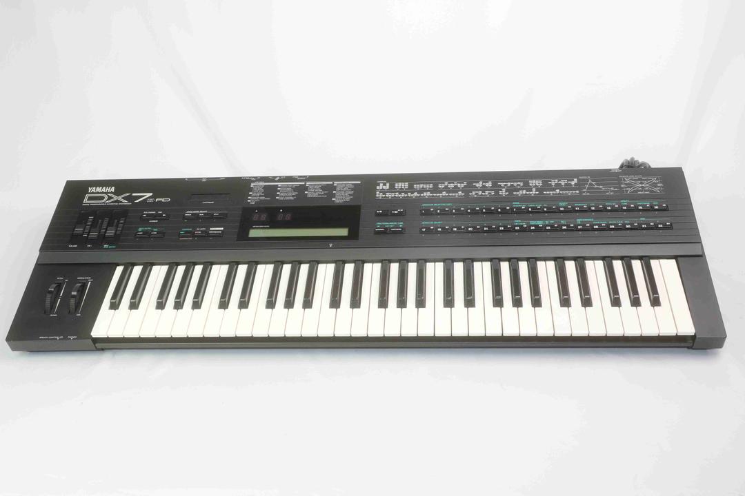 Yamaha -  DX7 IIFD