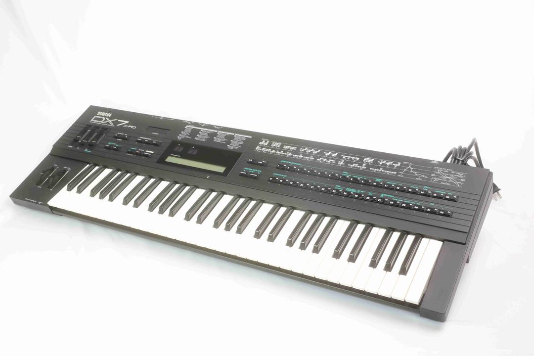 Yamaha -  DX7 IIFD
