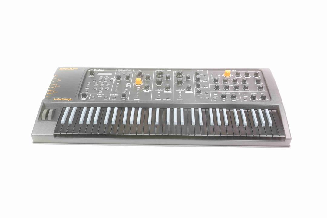 Studiologic -  Sledge v2 Virtual Analog Synth