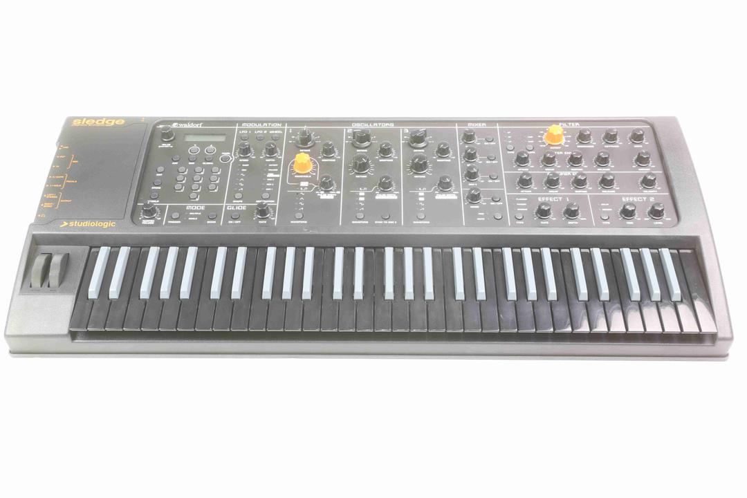 Studiologic -  Sledge v2 Virtual Analog Synth