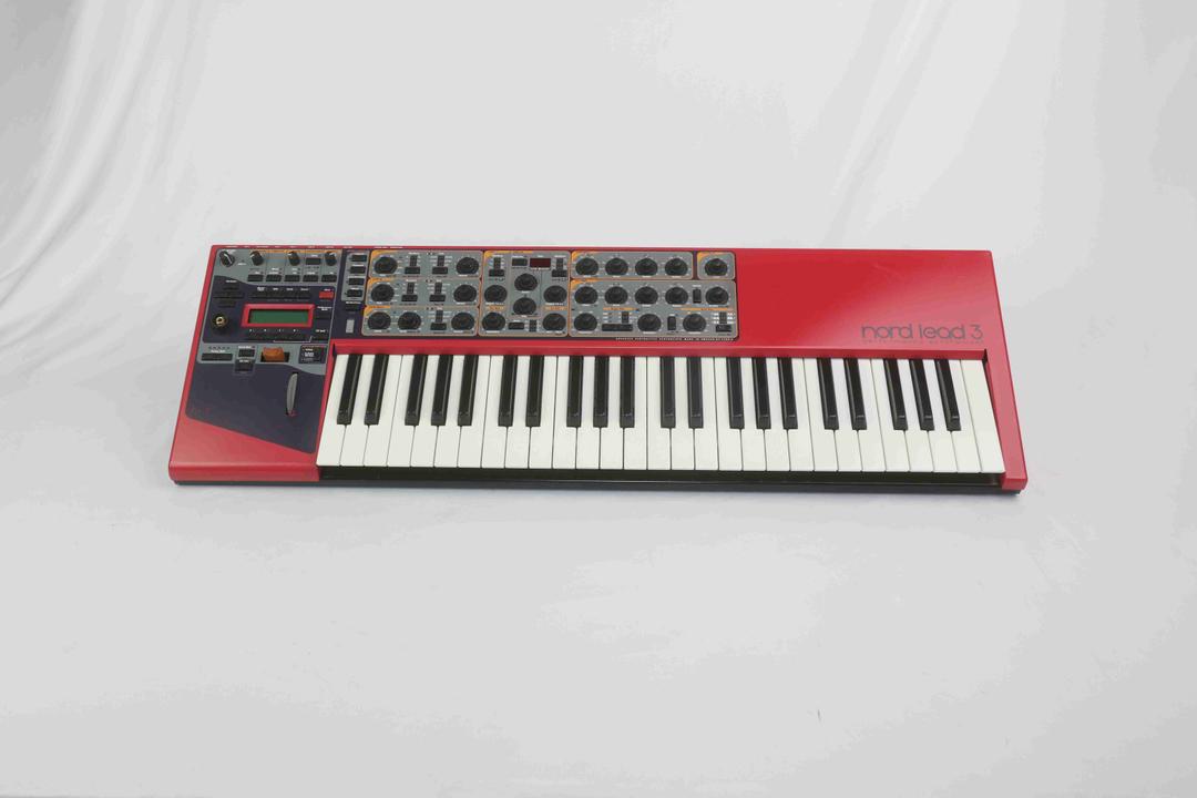 Clavia -  Nord Lead 3