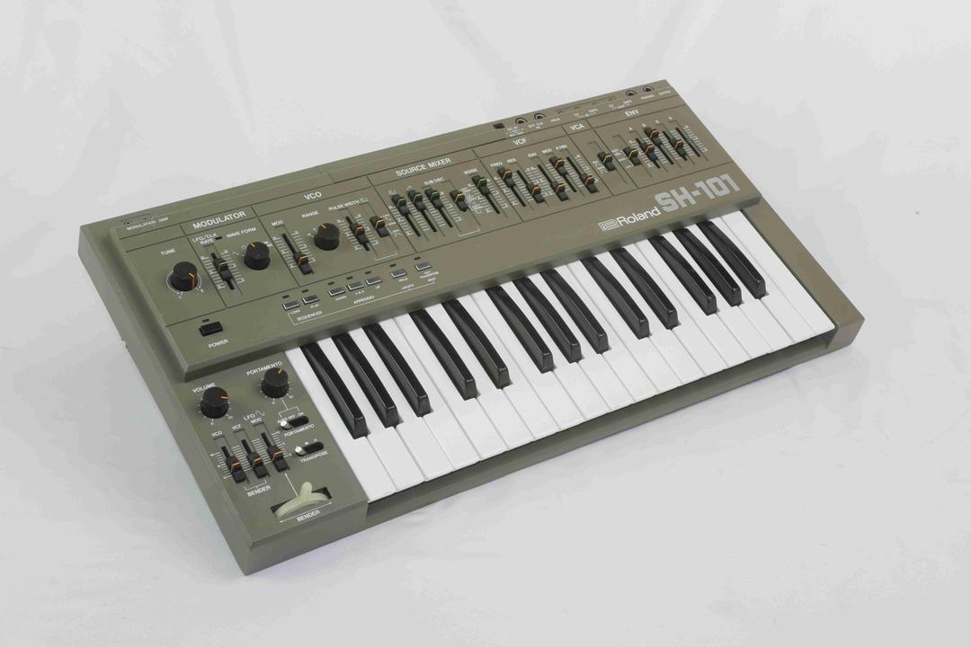 Roland -  SH-101