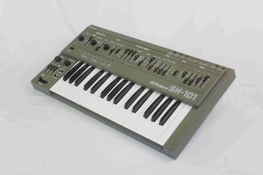 Roland -  SH-101