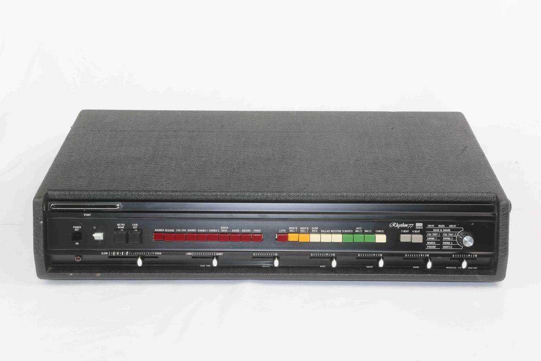 Roland -  TR-77