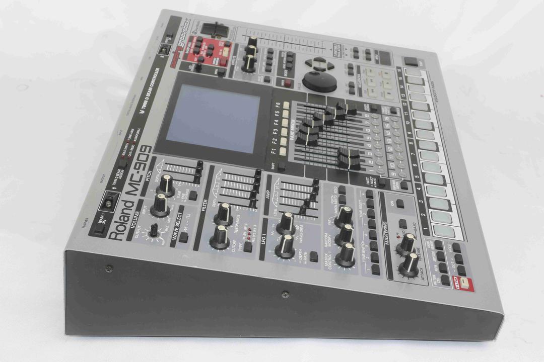 Roland -  MC-909 Groovebox