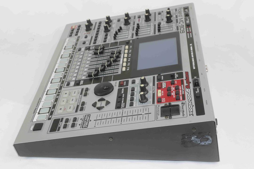 Roland -  MC-909 Groovebox