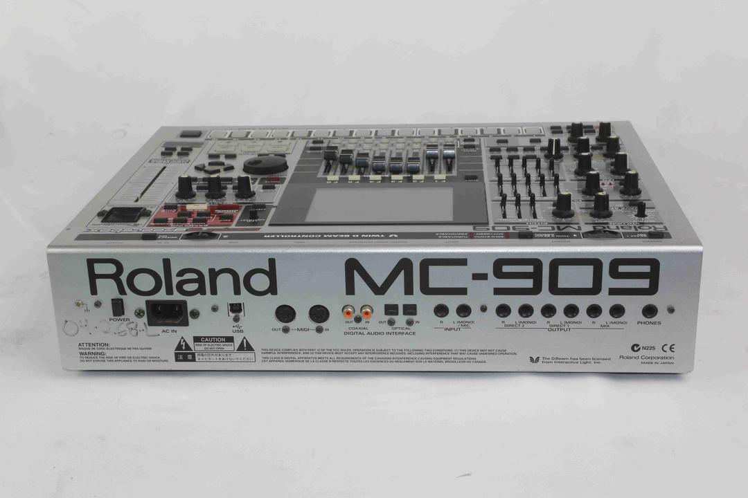Roland -  MC-909 Groovebox
