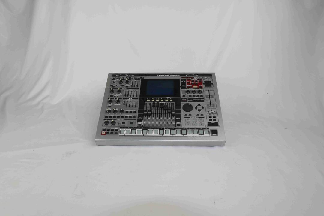 Roland -  MC-909 Groovebox