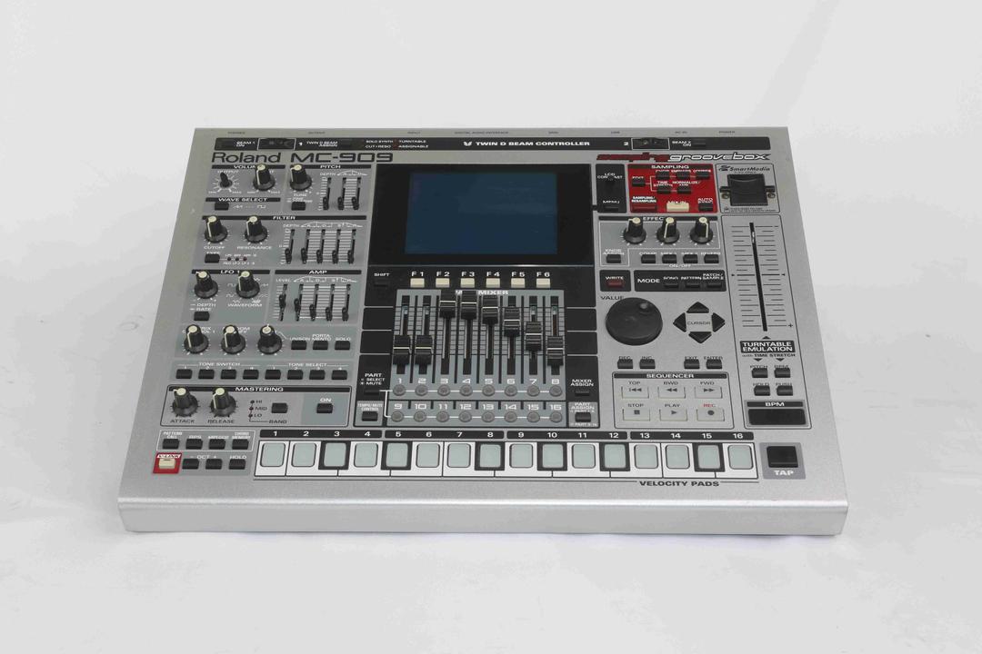 Roland -  MC-909 Groovebox