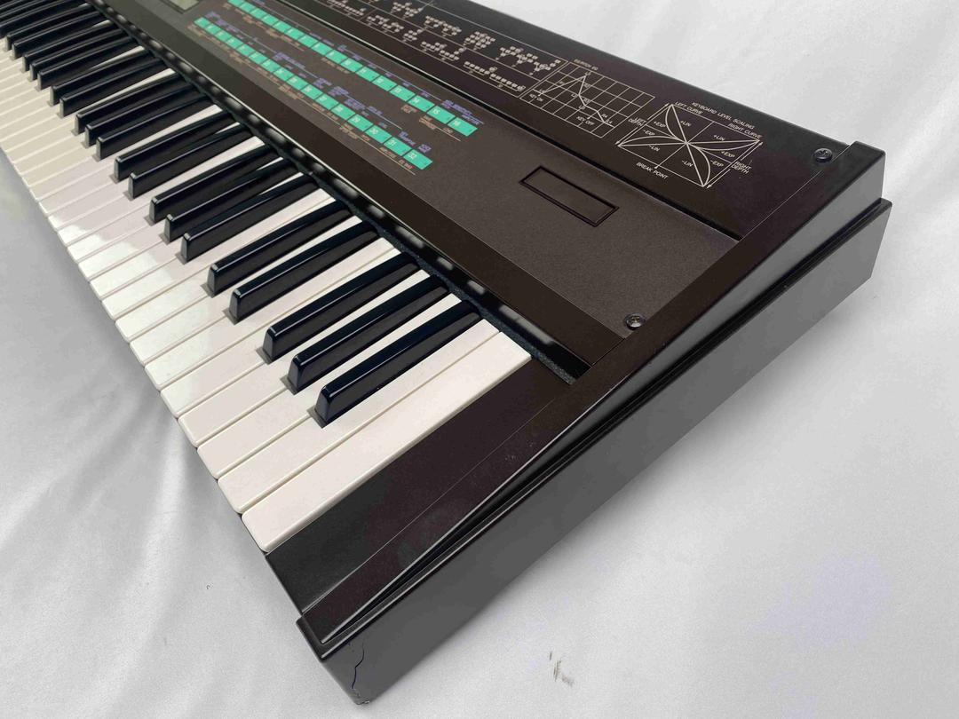 Yamaha -  DX7 Polyphonic FM Synthesizer